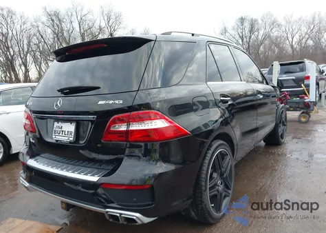 2015 Mercedes-Benz Ml 63 Amg 4Matic z USA, uszkodzony, nr VIN 4JGDA7EB2FA538652